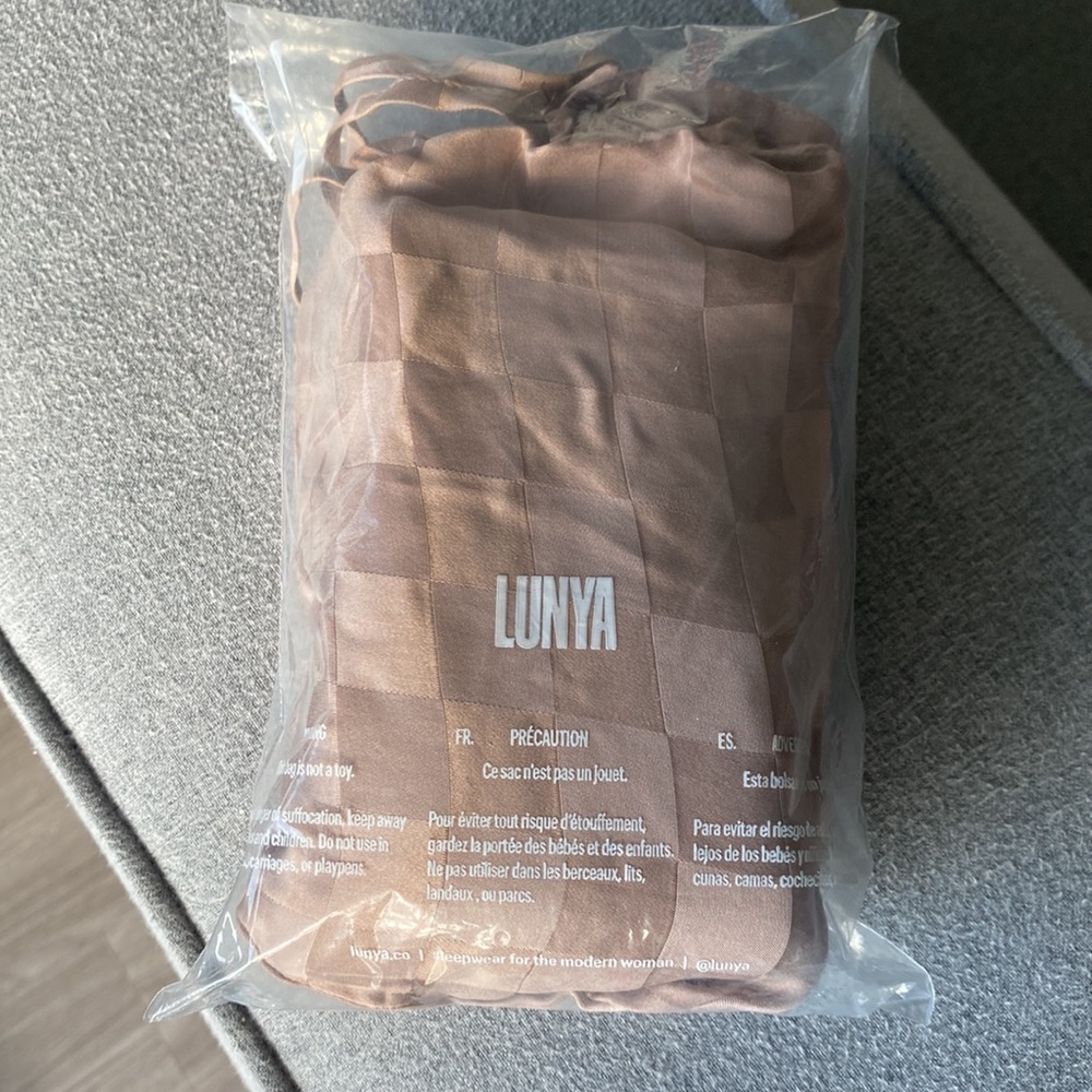 NWT - Lunya - Washable Silk Checkered Jacquard Sleep Mask - Rose Gold